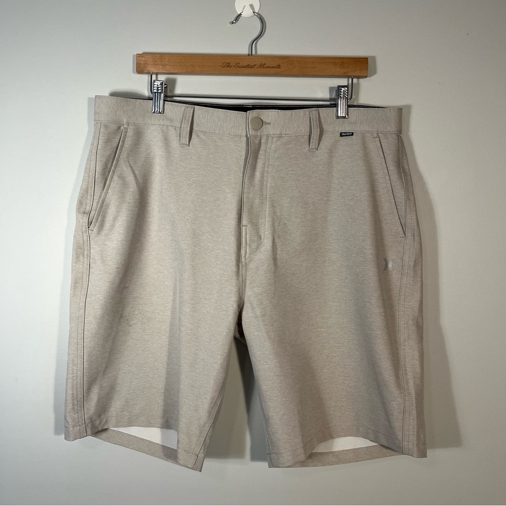 Hurley Men's Hybrid Spacedye Walk Short Bermuda Light Tan Shorts Size 36